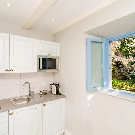 Jeannette - Premium Studio With Terrace Apartment