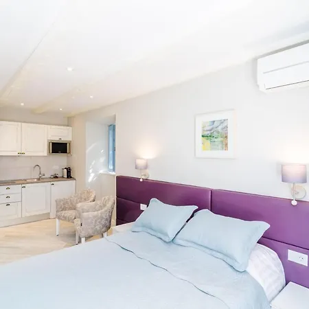 Jeannette - Premium Studio With Terrace Apartment