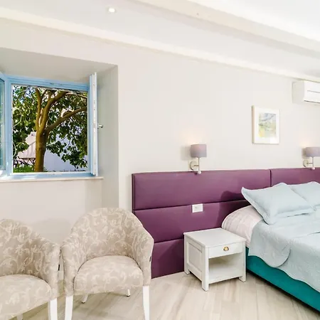 Jeannette - Premium Studio With Terrace Apartment